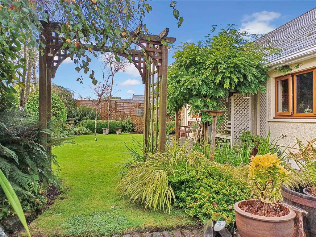3 Bedroom Detached Bungalow for Sale in Penrhiwllan, Llandysul, SA44 5NH