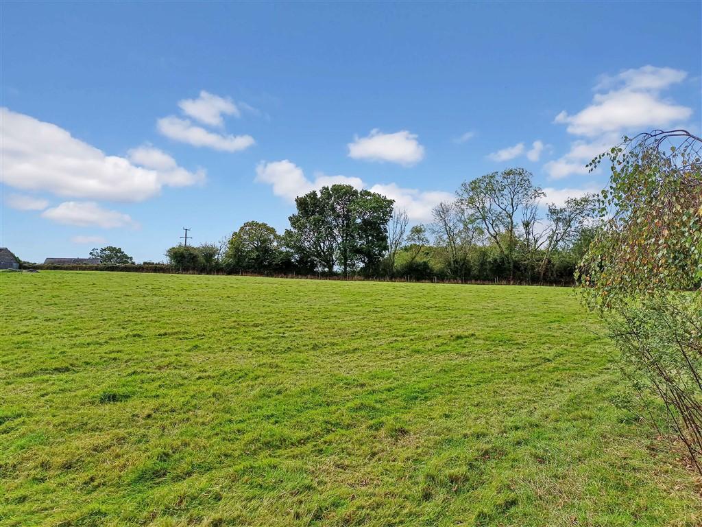 3 Bedroom Detached Bungalow for Sale in Penrhiwllan, Llandysul, SA44 5NH