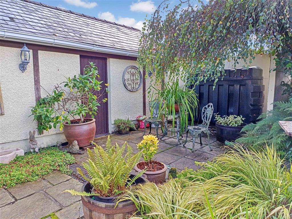 3 Bedroom Detached Bungalow for Sale in Penrhiwllan, Llandysul, SA44 5NH