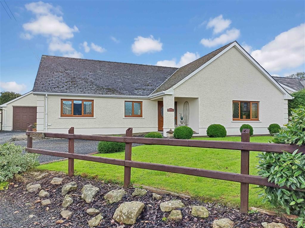 3 Bedroom Detached Bungalow for Sale in Penrhiwllan, Llandysul, SA44 5NH