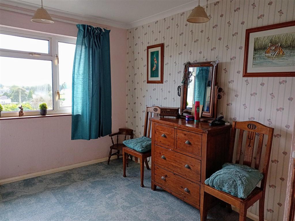 4 Bedroom Detached Bungalow for Sale in Lampeter, SA48 8AN