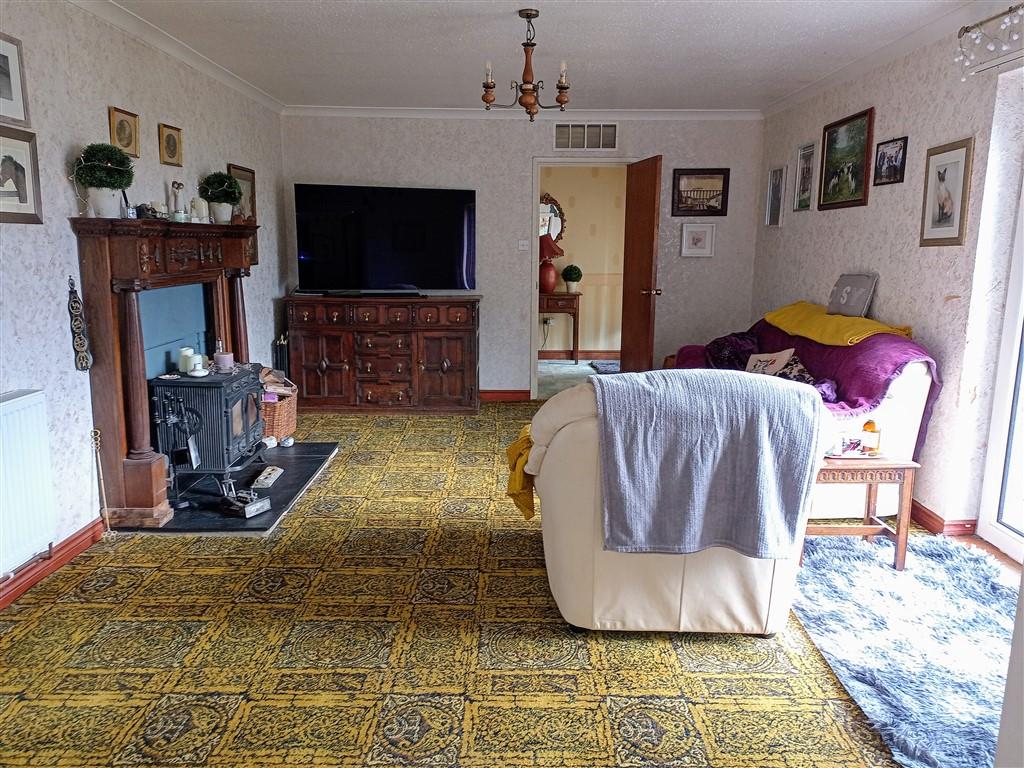 4 Bedroom Detached Bungalow for Sale in Lampeter, SA48 8AN