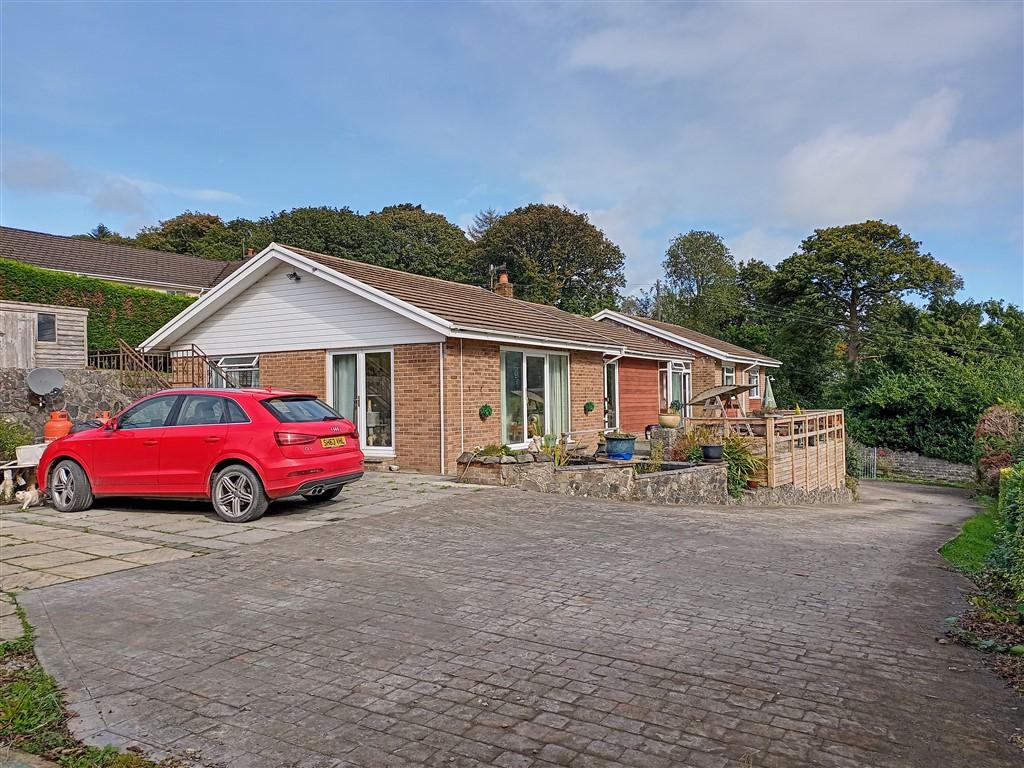 4 Bedroom Detached Bungalow for Sale in Lampeter, SA48 8AN