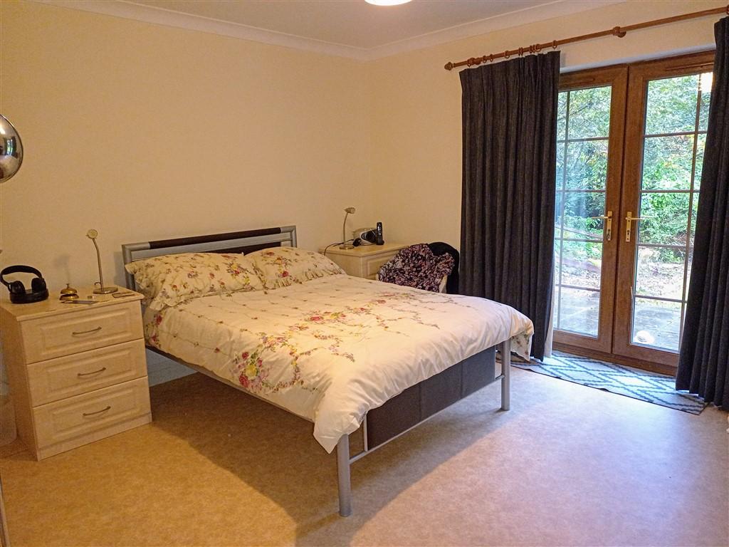 5 Bedroom Detached Bungalow for Sale in Cwmduad, Carmarthen, SA33 6XT