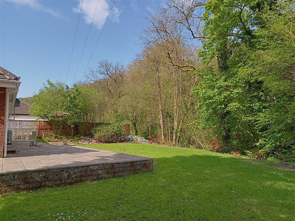 5 Bedroom Detached Bungalow for Sale in Cwmduad, Carmarthen, SA33 6XT