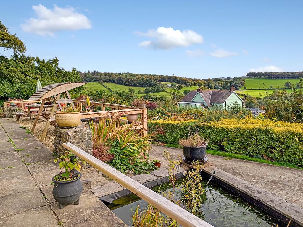 4 Bedroom Detached Bungalow for Sale in Lampeter, SA48 8AN