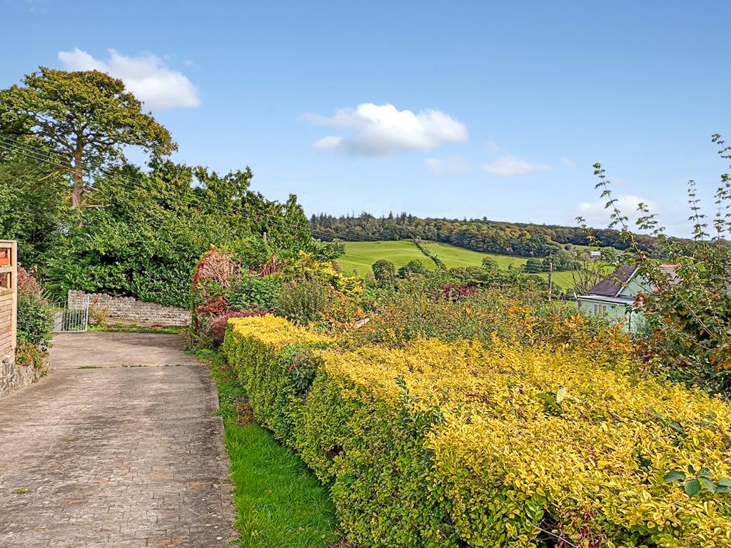 4 Bedroom Detached Bungalow for Sale in Lampeter, SA48 8AN
