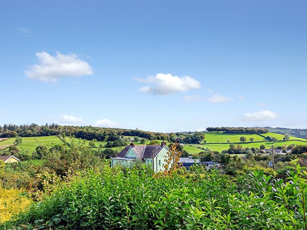 4 Bedroom Detached Bungalow for Sale in Lampeter, SA48 8AN
