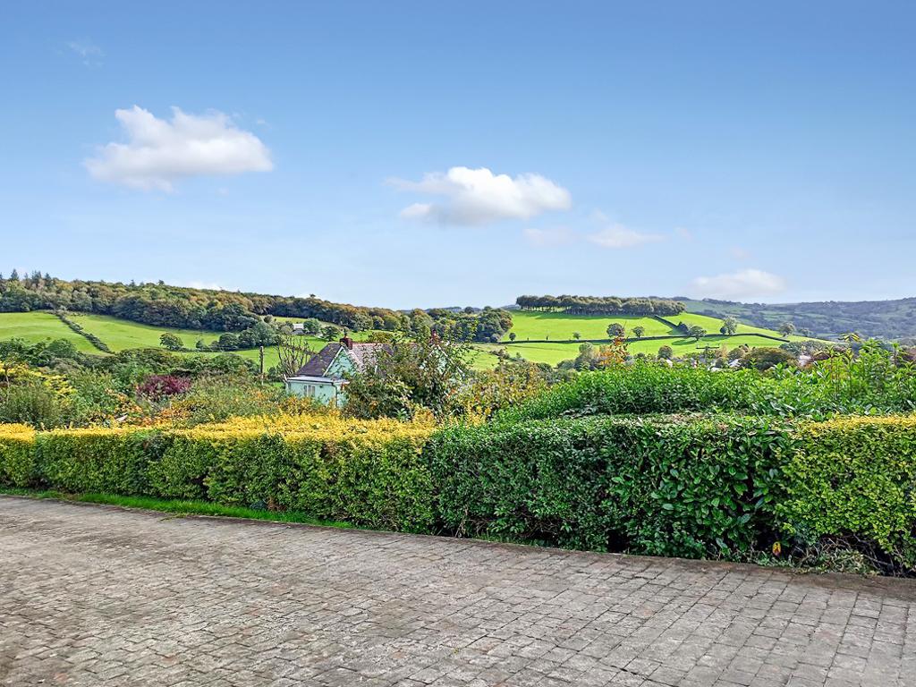 4 Bedroom Detached Bungalow for Sale in Lampeter, SA48 8AN