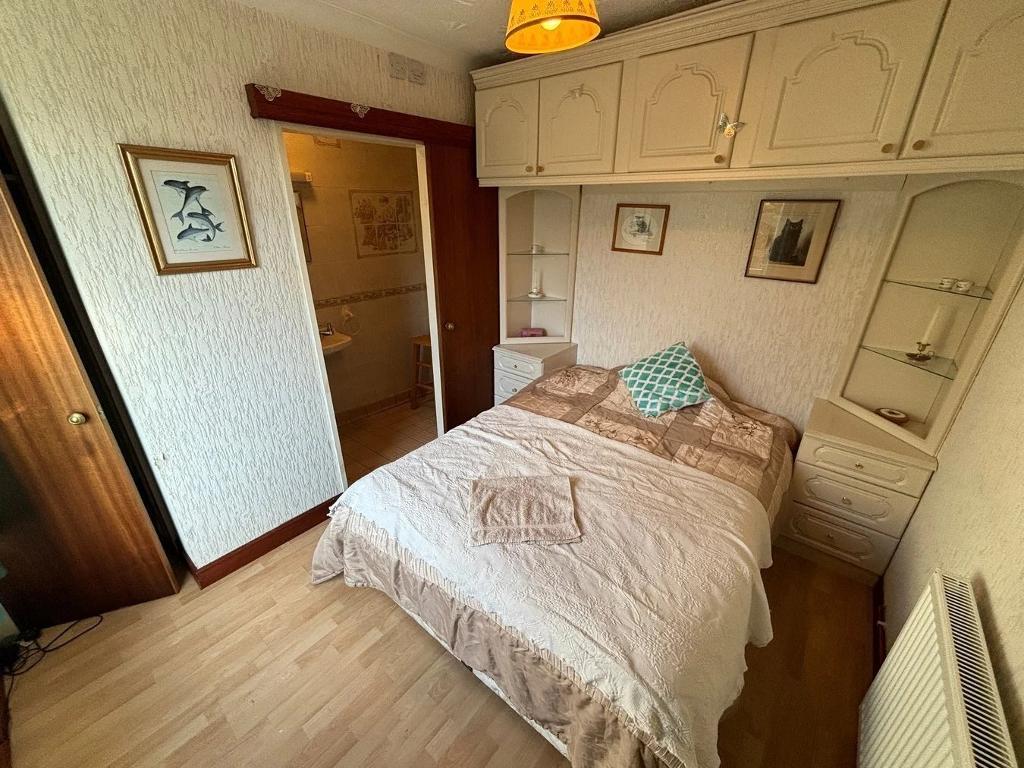 4 Bedroom Detached Bungalow for Sale in Lampeter, SA48 8AN