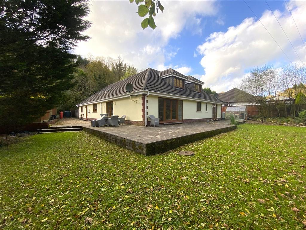 5 Bedroom Detached Bungalow for Sale in Cwmduad, Carmarthen, SA33 6XT