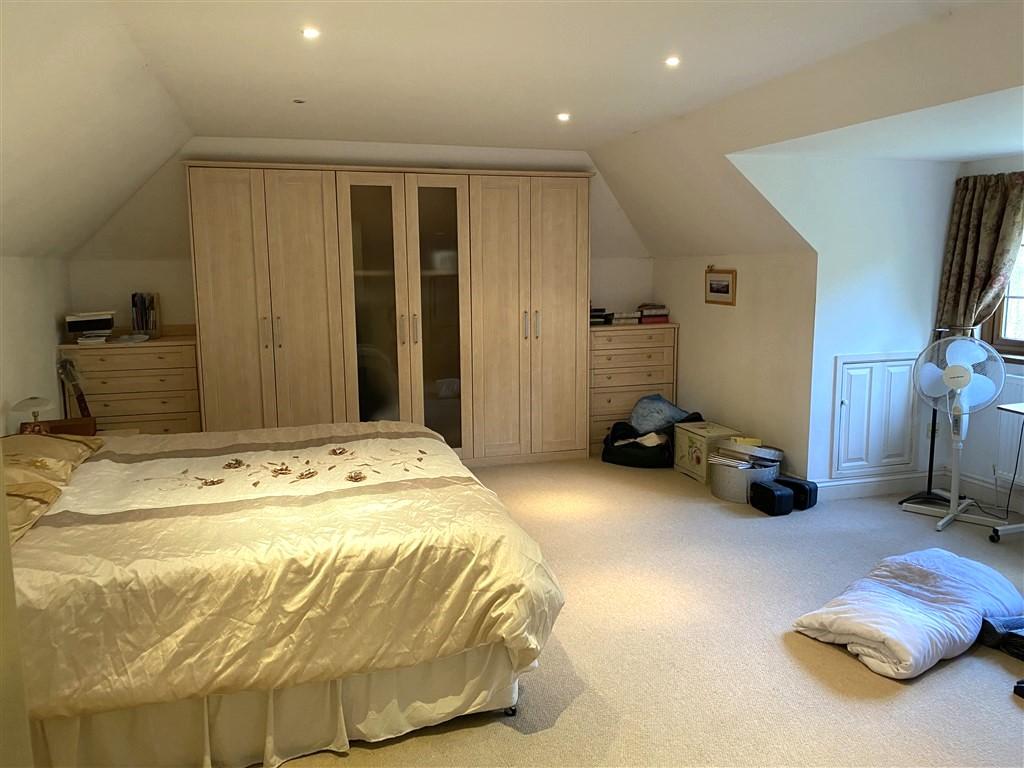5 Bedroom Detached Bungalow for Sale in Cwmduad, Carmarthen, SA33 6XT