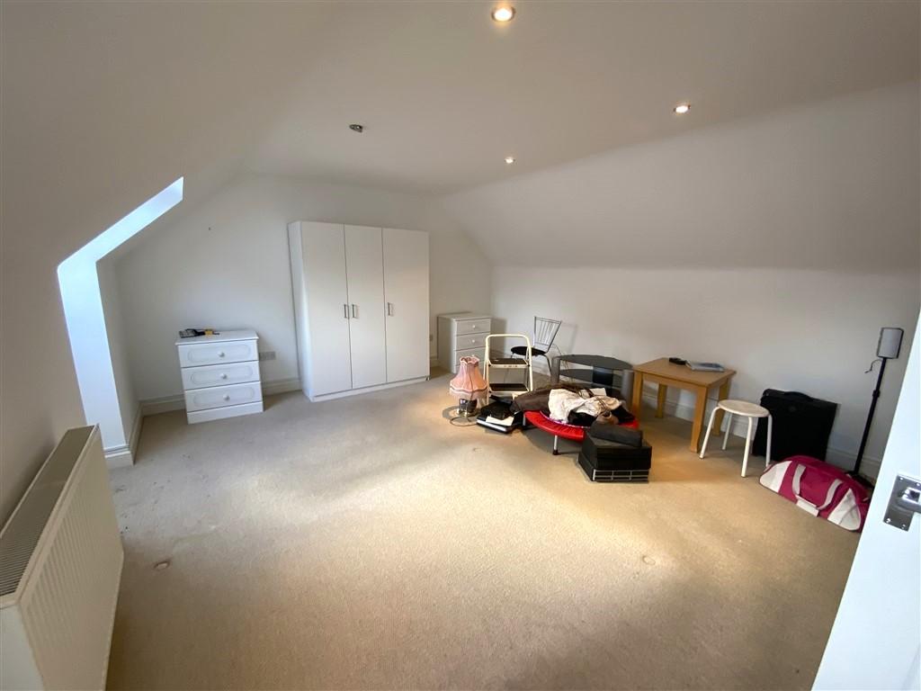 5 Bedroom Detached Bungalow for Sale in Cwmduad, Carmarthen, SA33 6XT