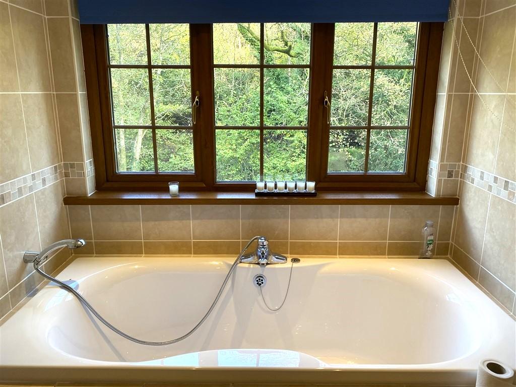 5 Bedroom Detached Bungalow for Sale in Cwmduad, Carmarthen, SA33 6XT