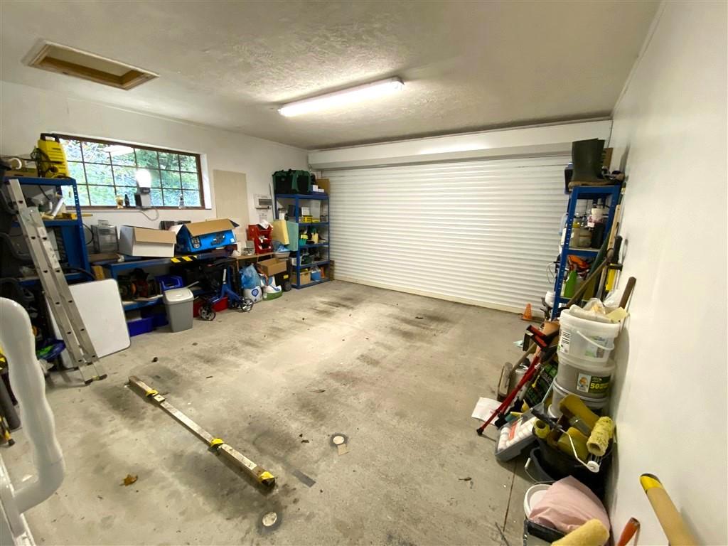 5 Bedroom Detached Bungalow for Sale in Cwmduad, Carmarthen, SA33 6XT