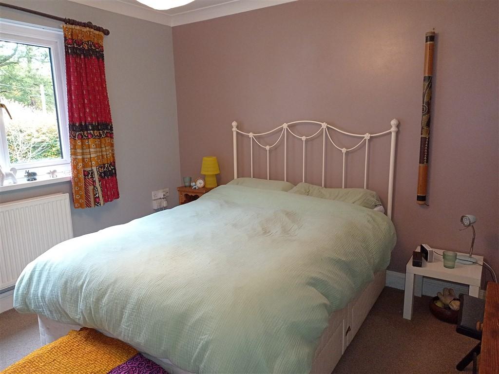 3 Bedroom Detached Bungalow for Sale in Newcastle Emlyn, SA38 9EL