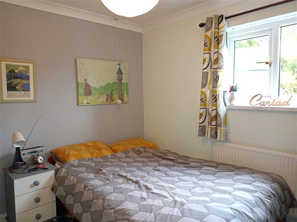 3 Bedroom Detached Bungalow for Sale in Newcastle Emlyn, SA38 9EL
