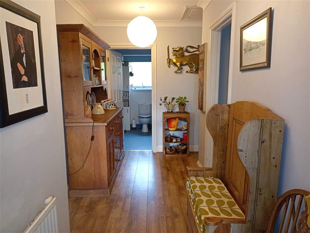 3 Bedroom Detached Bungalow for Sale in Newcastle Emlyn, SA38 9EL