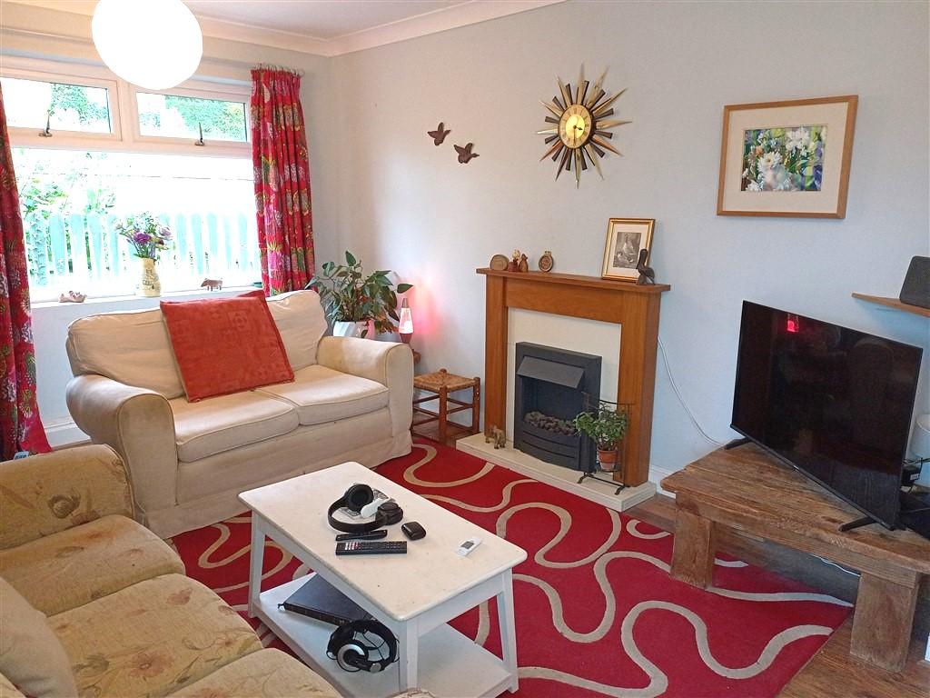 3 Bedroom Detached Bungalow for Sale in Newcastle Emlyn, SA38 9EL