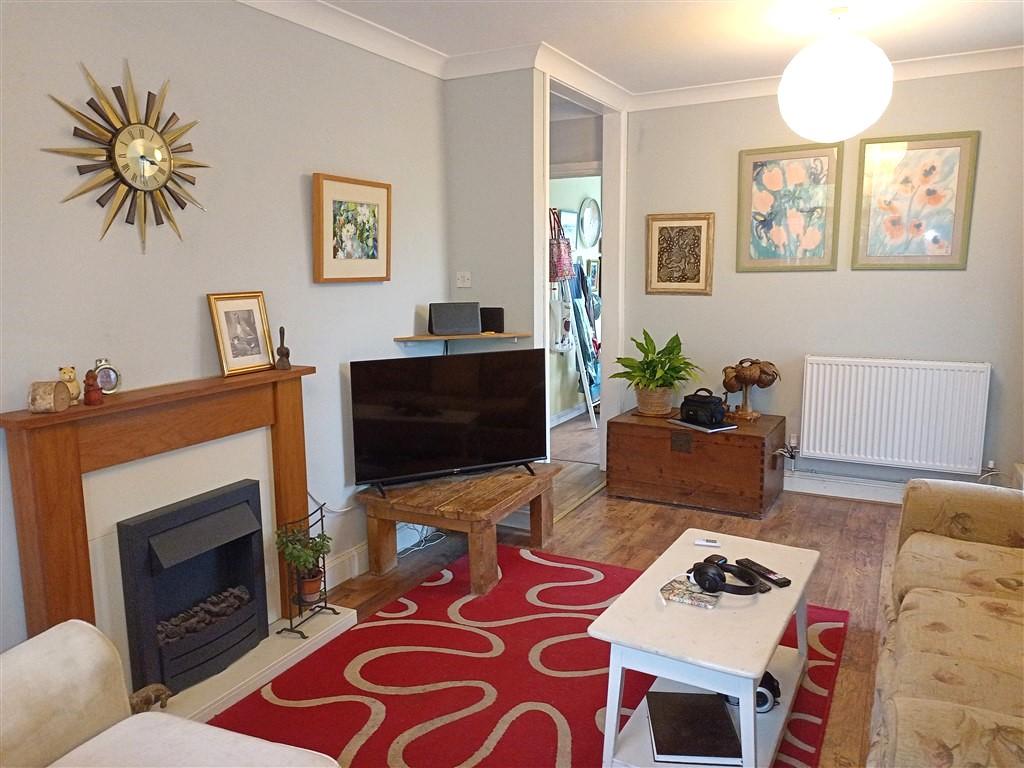 3 Bedroom Detached Bungalow for Sale in Newcastle Emlyn, SA38 9EL