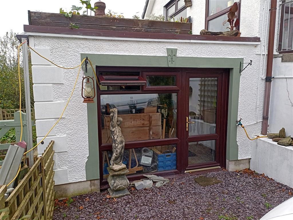 3 Bedroom Detached Bungalow for Sale in Newcastle Emlyn, SA38 9EL