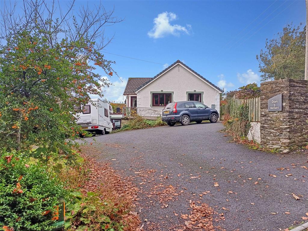 3 Bedroom Detached Bungalow for Sale in Newcastle Emlyn, SA38 9EL