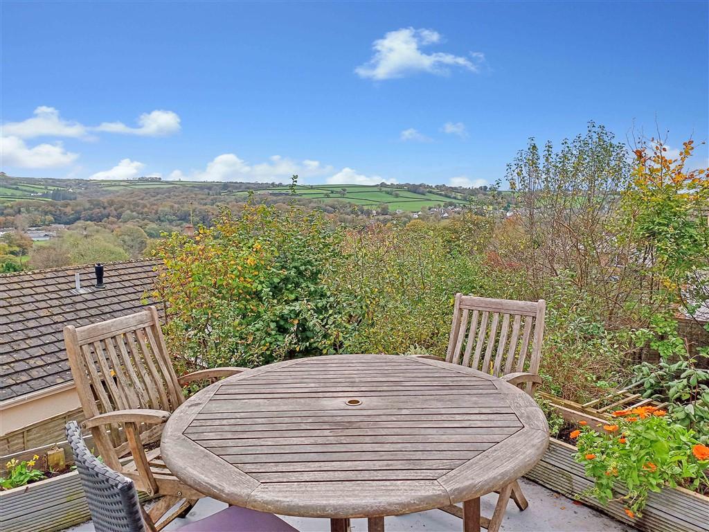 3 Bedroom Detached Bungalow for Sale in Newcastle Emlyn, SA38 9EL