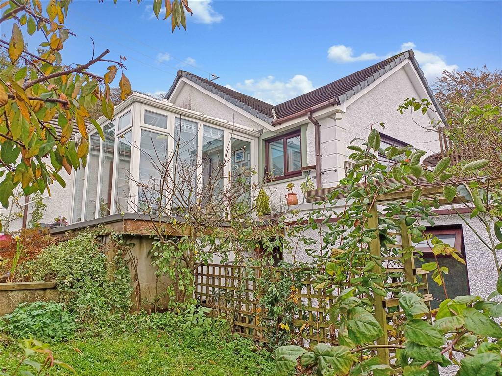 3 Bedroom Detached Bungalow for Sale in Newcastle Emlyn, SA38 9EL