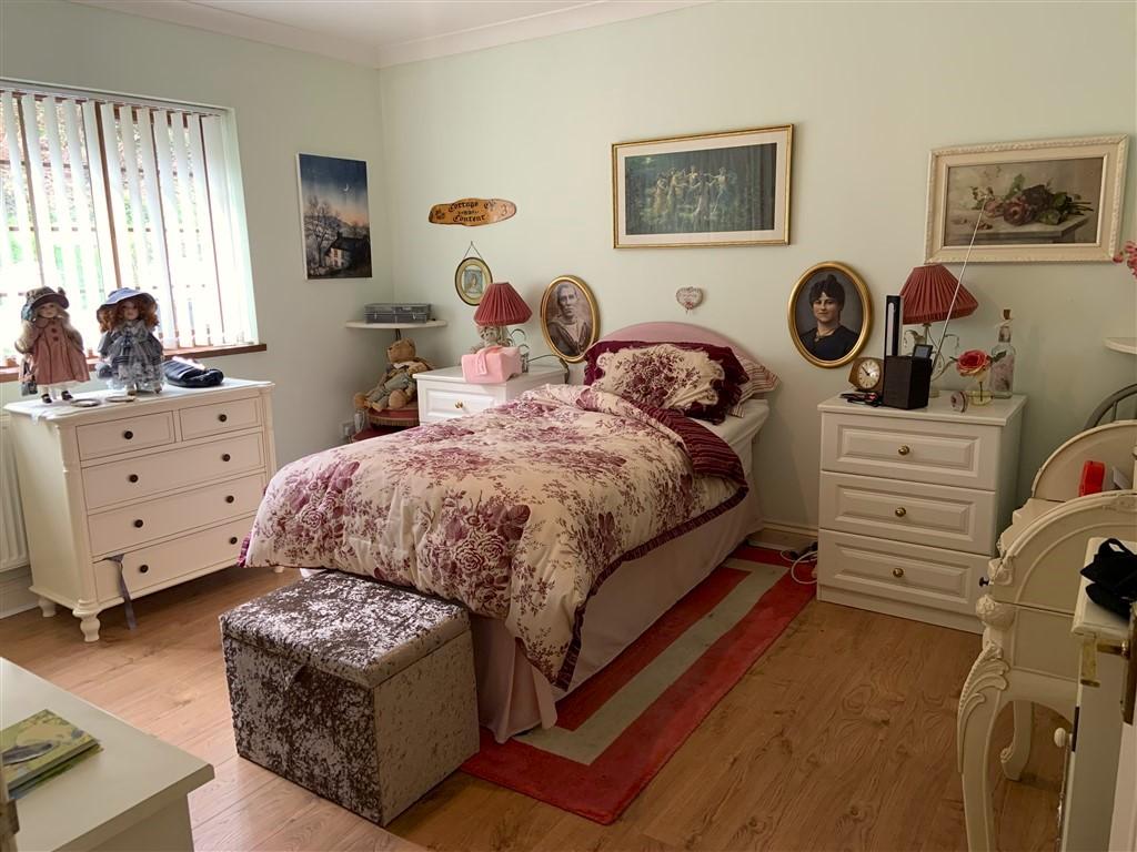 5 Bedroom Detached Bungalow for Sale in Cwmduad, Carmarthen, SA33 6XT