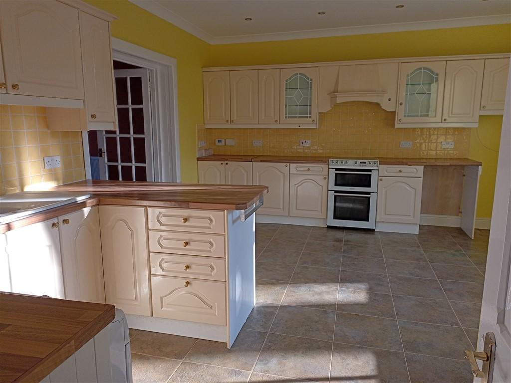 4 Bedroom Detached House for Sale in Llangeler, Llandysul, SA44 5EY