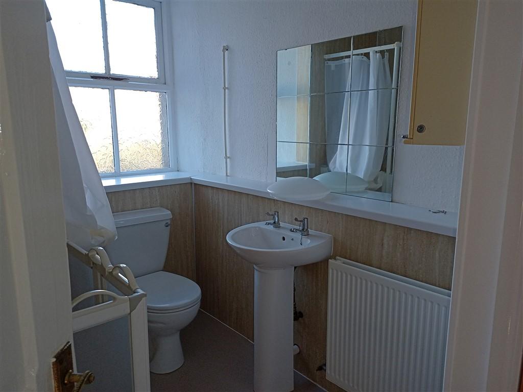 4 Bedroom Detached House for Sale in Llangeler, Llandysul, SA44 5EY