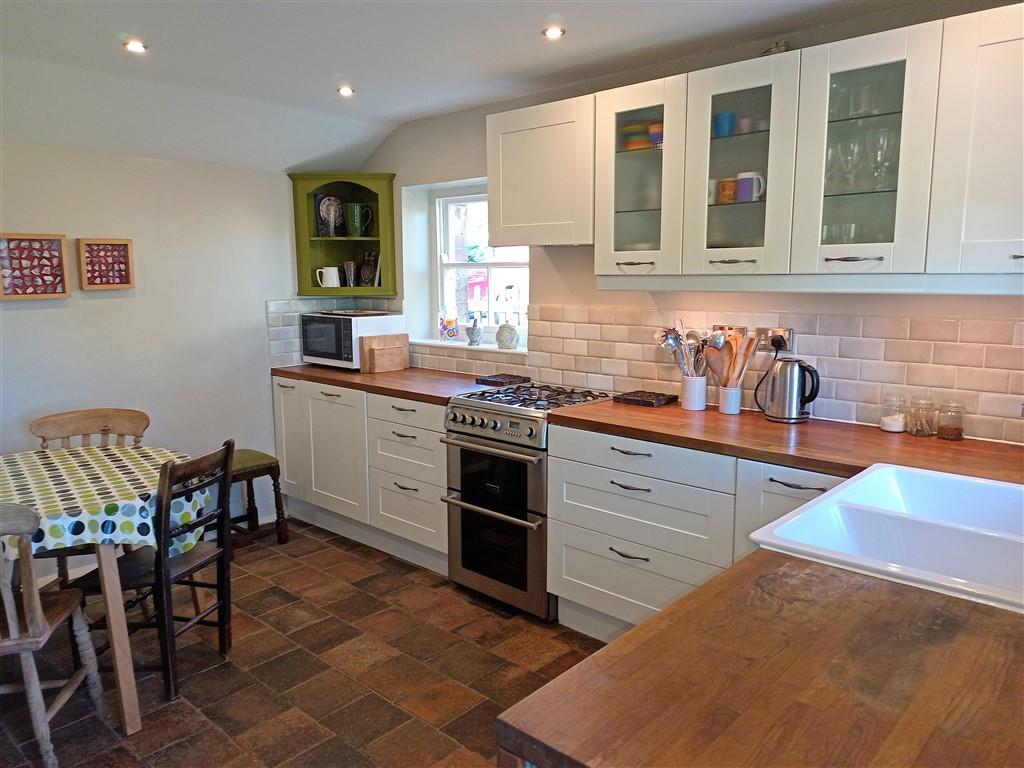 6 Bedroom Farmhouse And Cottage With Land for Sale in Near Glogue, SA36 0DZ