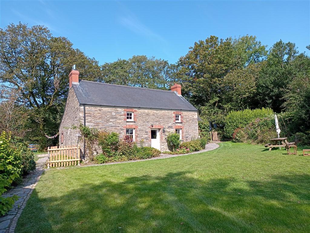 6 Bedroom Farmhouse And Cottage With Land for Sale in Near Glogue, SA36 0DZ