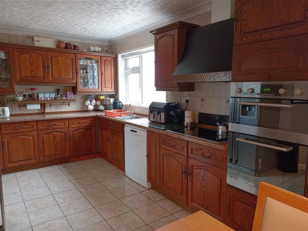 4 Bedroom Smallholding for Sale in Henllan, Llandysul, SA44 5TD