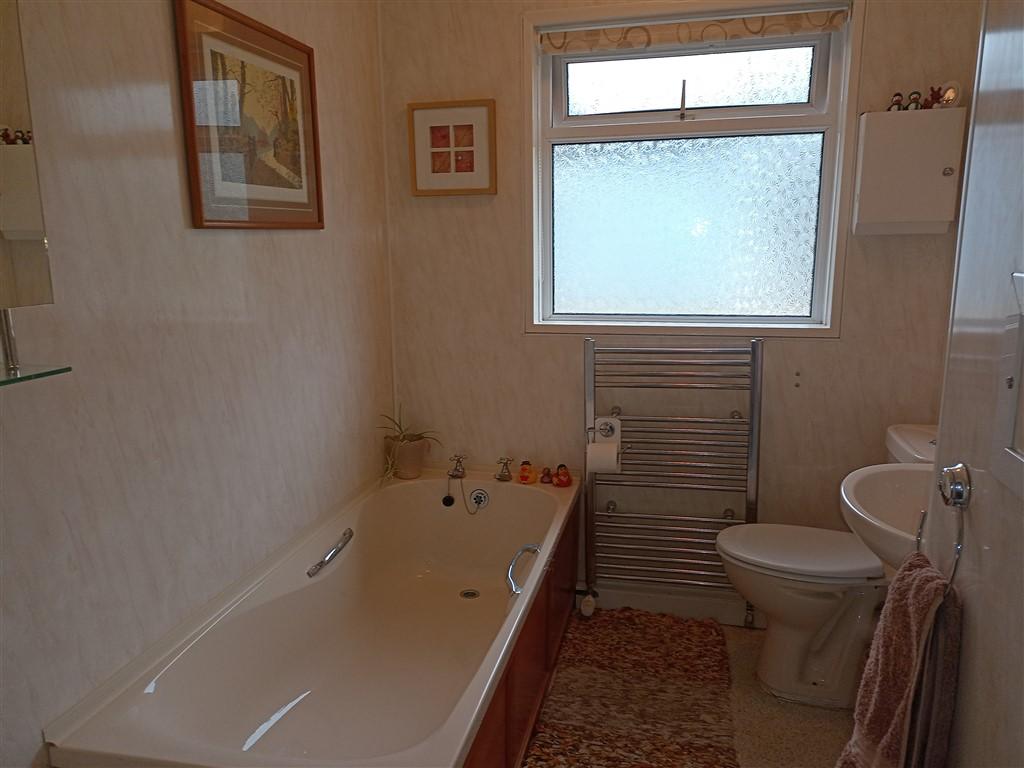 4 Bedroom Smallholding for Sale in Henllan, Llandysul, SA44 5TD