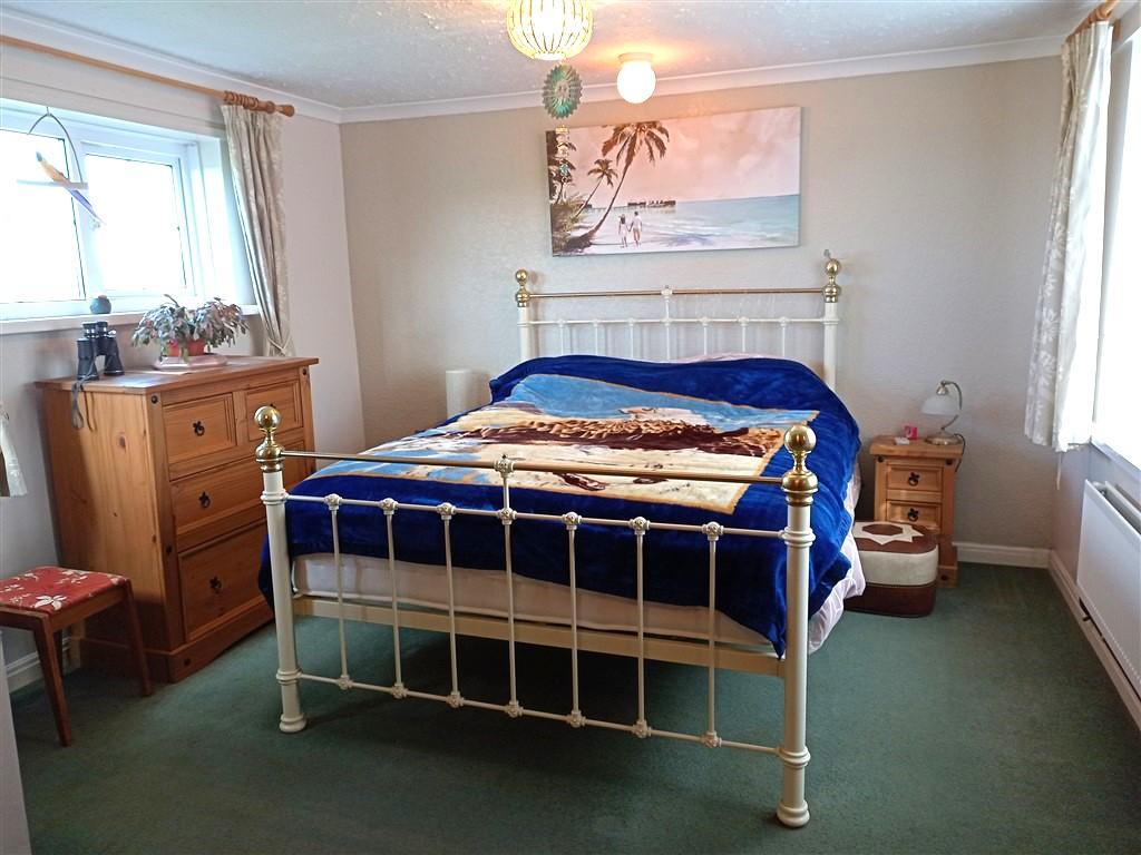 3 Bedroom Detached Bungalow for Sale in Cardigan, SA43 1SA