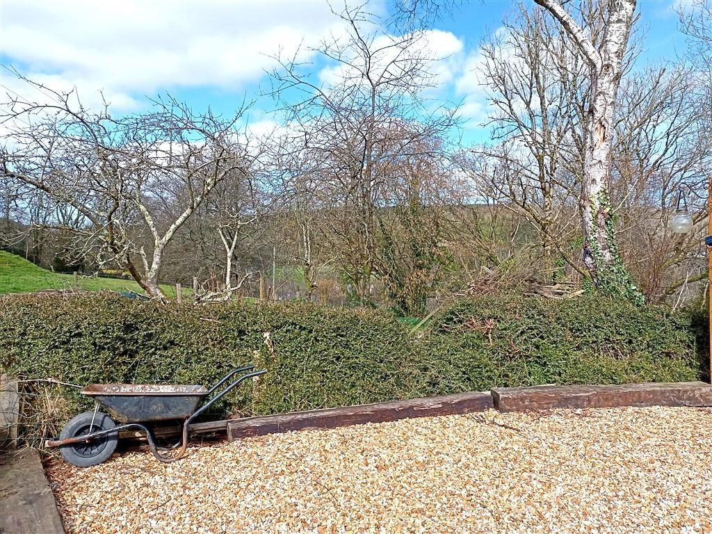 3 Bedroom End Terraced for Sale in Llandysul, SA44 5TS