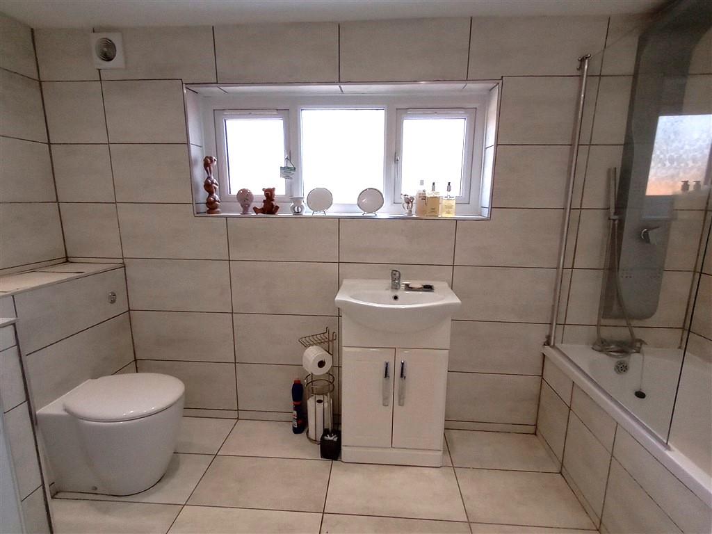 3 Bedroom End Terraced for Sale in Llandysul, SA44 5TS