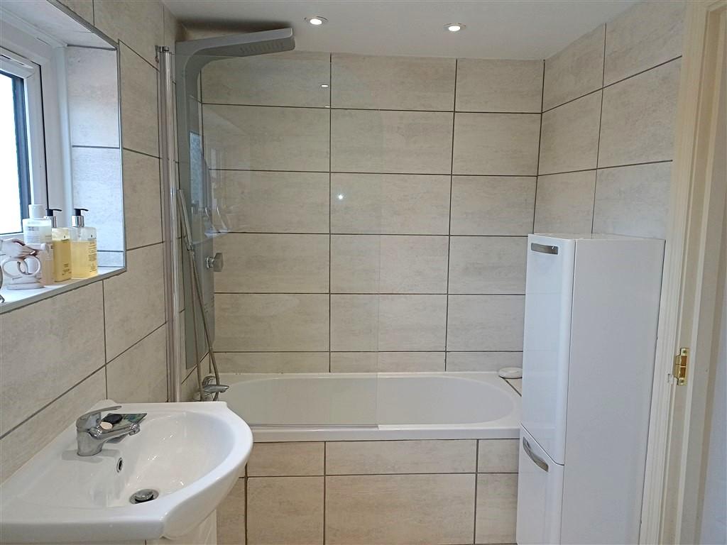 3 Bedroom End Terraced for Sale in Llandysul, SA44 5TS