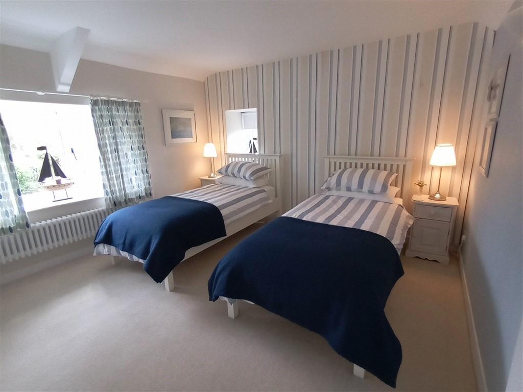 3 Bedroom Detached House for Sale in Llwyndafydd, SA44 6BT