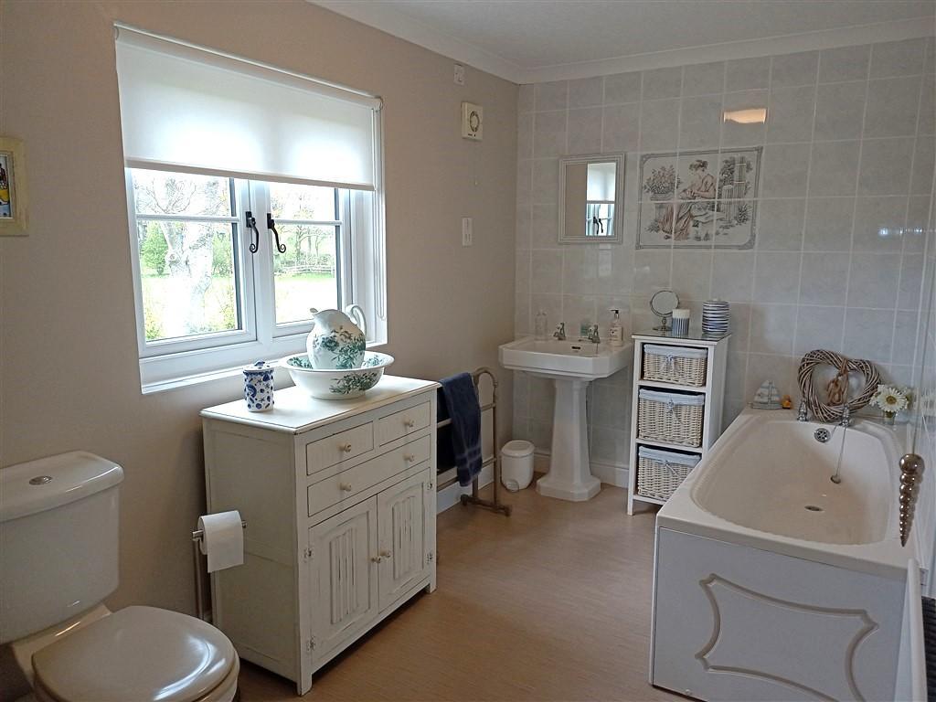 3 Bedroom Detached House for Sale in Llwyndafydd, SA44 6BT