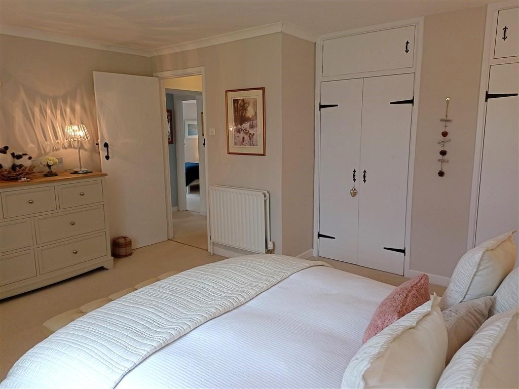 3 Bedroom Detached House for Sale in Llwyndafydd, SA44 6BT