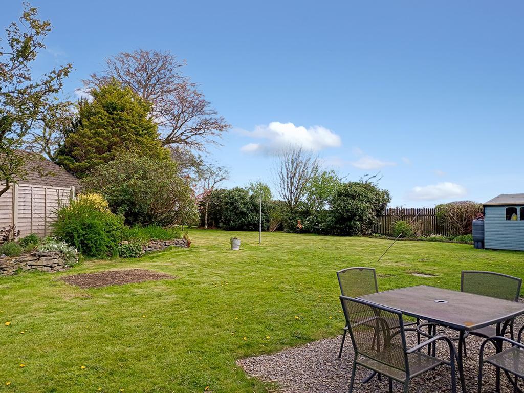 3 Bedroom Detached House for Sale in Llandysul, SA44 5LN