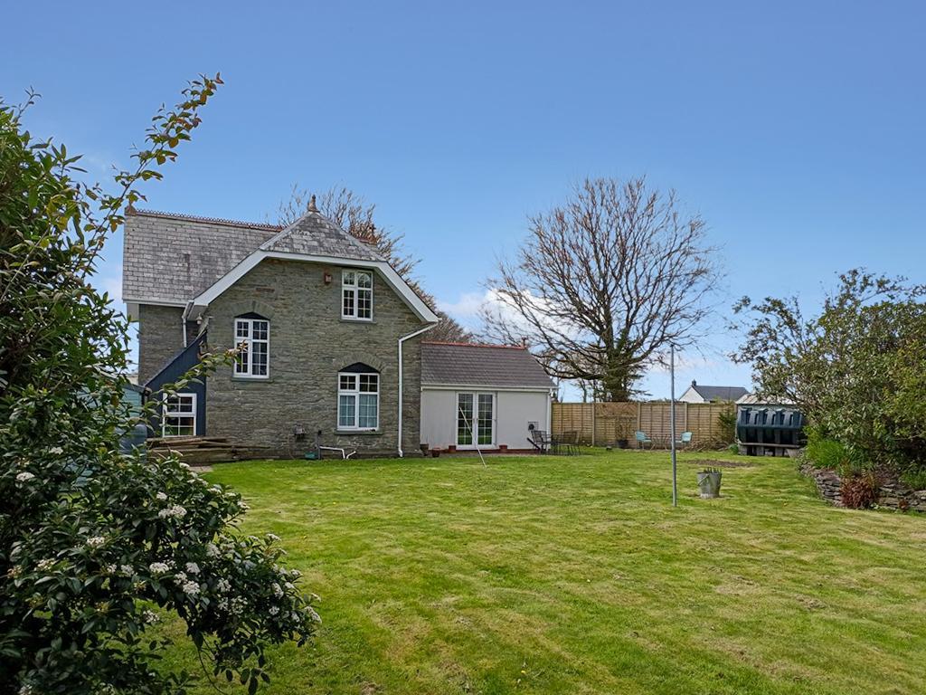 3 Bedroom Detached House for Sale in Llandysul, SA44 5LN