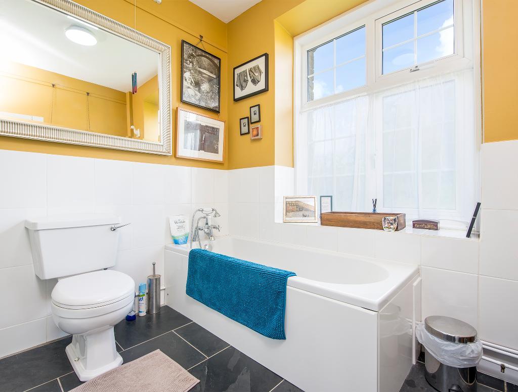 3 Bedroom Detached House for Sale in Llandysul, SA44 5LN