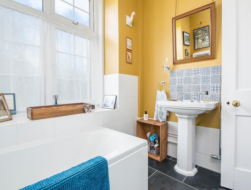 3 Bedroom Detached House for Sale in Llandysul, SA44 5LN