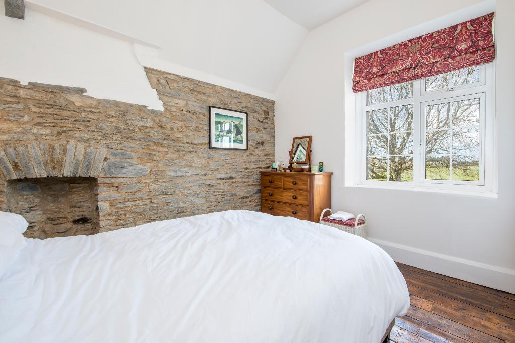 3 Bedroom Detached House for Sale in Llandysul, SA44 5LN