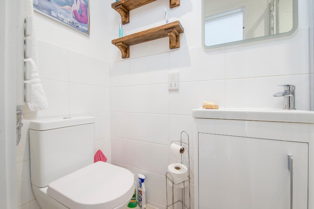 3 Bedroom Detached House for Sale in Llandysul, SA44 5LN