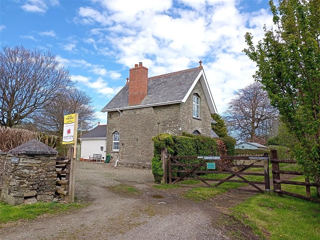 3 Bedroom Detached House for Sale in Llandysul, SA44 5LN