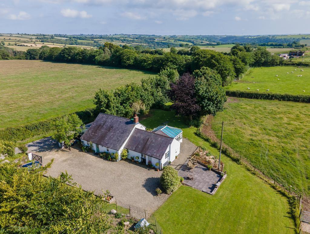 3 Bedroom Detached House for Sale in Trelech, SA33 6SA